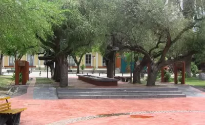 Plaza_de_Luján_de_Cuyo,_Mendoza,_Argentina