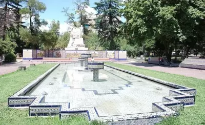 ALTURA_Argentina_Wine_Tourism_-_Mendoza,_Plaza_España_-_panoramio