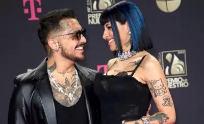 nodal-y-cazzu-en-premios-jpg.