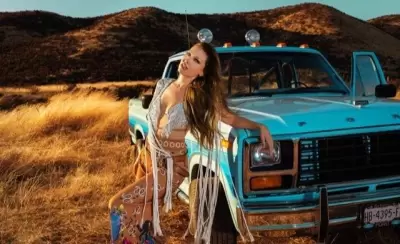 651dda4f3db8bbacc144172b-thalia-bebe-perdo-n-fame-magazine-jpeg.