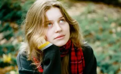 girlinred-jpg.