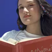 Joaquina se siente "Pesimista" en su nueva canción