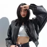 Lisa anuncia un nuevo tema: "Rockstar"