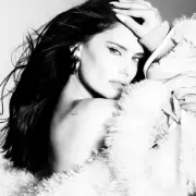 Nelly Furtado lanzó su nuevo tema "Corazón", junto a Bomba Estéreo