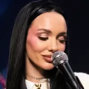 LA JOAQUI presenta "ELEUSECA", su original cumbia romántica