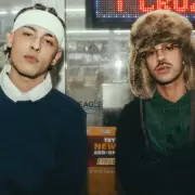 Trueno y Feid lanzan una colaboración explosiva llamada "Cruz"