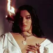 Luz Gaggi sorprende con "Valentino"