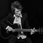 Ronnie Wood celebra 60 años de carrera con un disco imperdible