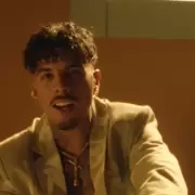 Rauw Alejandro estrena "Buenos Términos" y anuncia gira por Latinoamérica