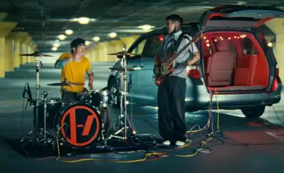 TWENTY ONE PILOTS