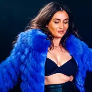 Sophie Oliver lanza "Touch Me Baby"