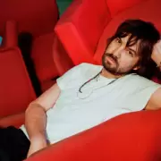 Tame Impala presenta 'Deadbeat', su disco más crudo y rave