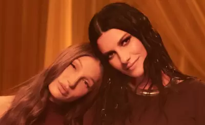 Laura Pausini Yami Safdie