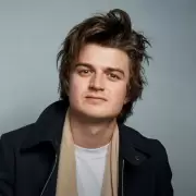 El actor de  Stranger Things que le quitó el puesto Nº1 a Taylor Swift