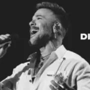 Pedro Capó emociona con el estreno de "Divina" en vivo