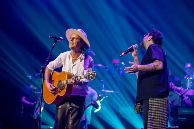 Coti cantando en vivo con Franciso de Cruzando el Charco